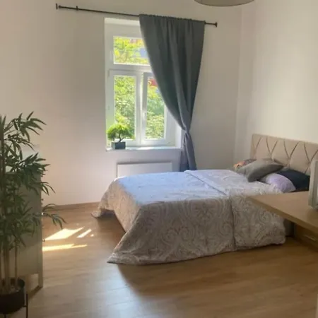 Cozy Apt Near Castle * براغ